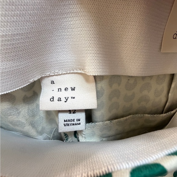 A New Day Side Zip Skinny Ankle Pants Kelly Green Geometric Pattern Size 12R - Picture 6 of 11